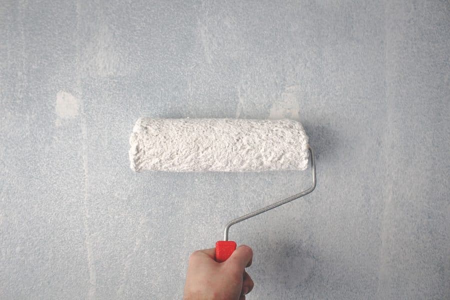 Application de peinture au rouleau